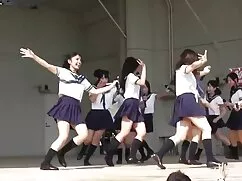 và các cô gái, một a ...