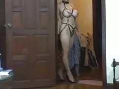 Suzuna comia đứng tr ...